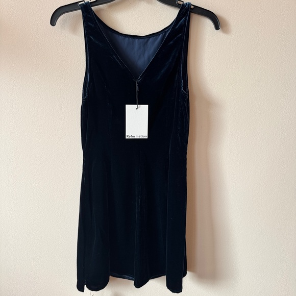 Reformation Brisbane Velvet Dress Navy NWT size 0 - Picture 3 of 3